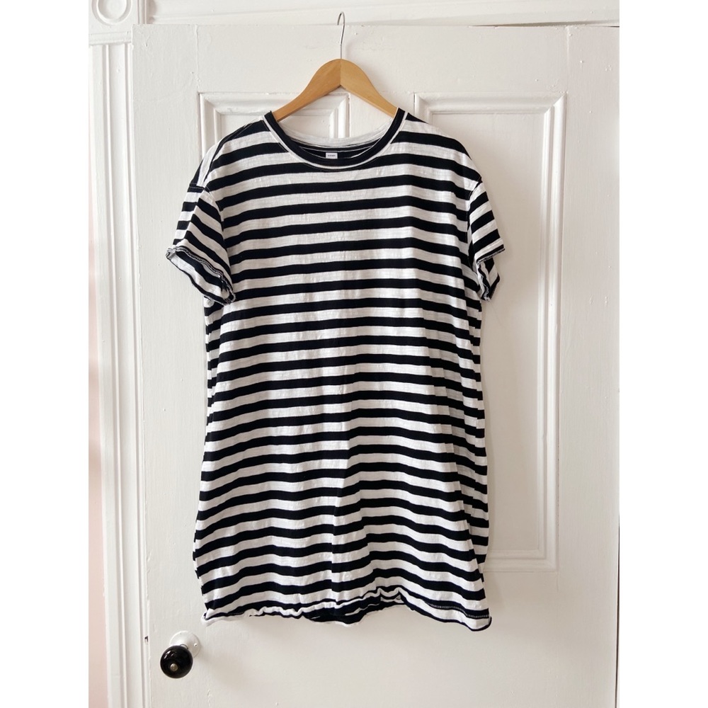 Black and white striped tshirt dress from Old Navy. Like/new condition.